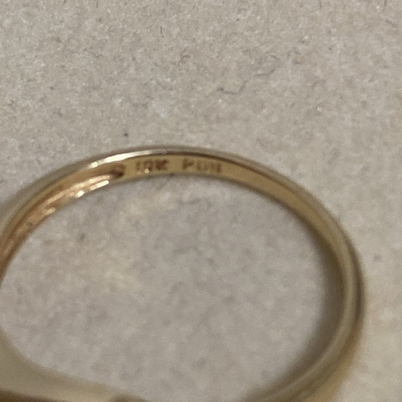 10K Gold Emerald Ring - Picture 8 of 8